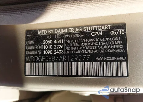 2010 Mercedes-Benz C 300 Luxury/Sport z USA, uszkodzony, nr VIN WDDGF5EB7AR129277